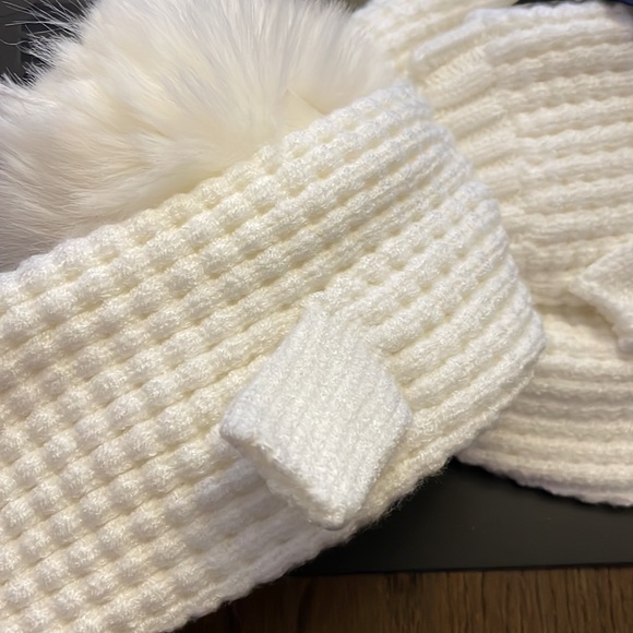 Steve Madden Faux Fur Hat & Hand Warmer Set - Picture 4 of 5